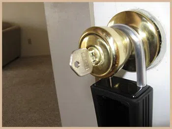 Elite Locksmith Services Norwalk, CT 203-893-4233 Elite Locksmith Services Norwalk, CT 203-893-4233 - 3-locksmith-key-service